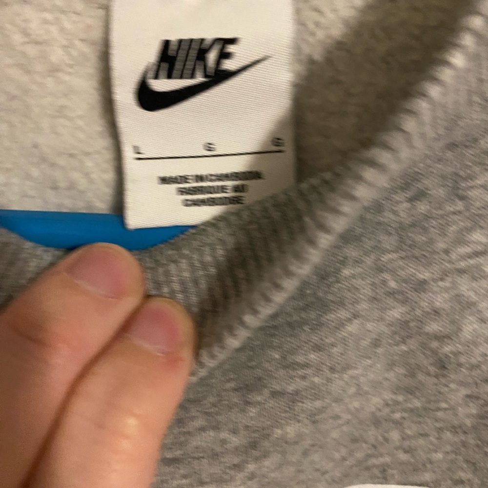 Nike youth Gray Sweater - Picture 3 of 4